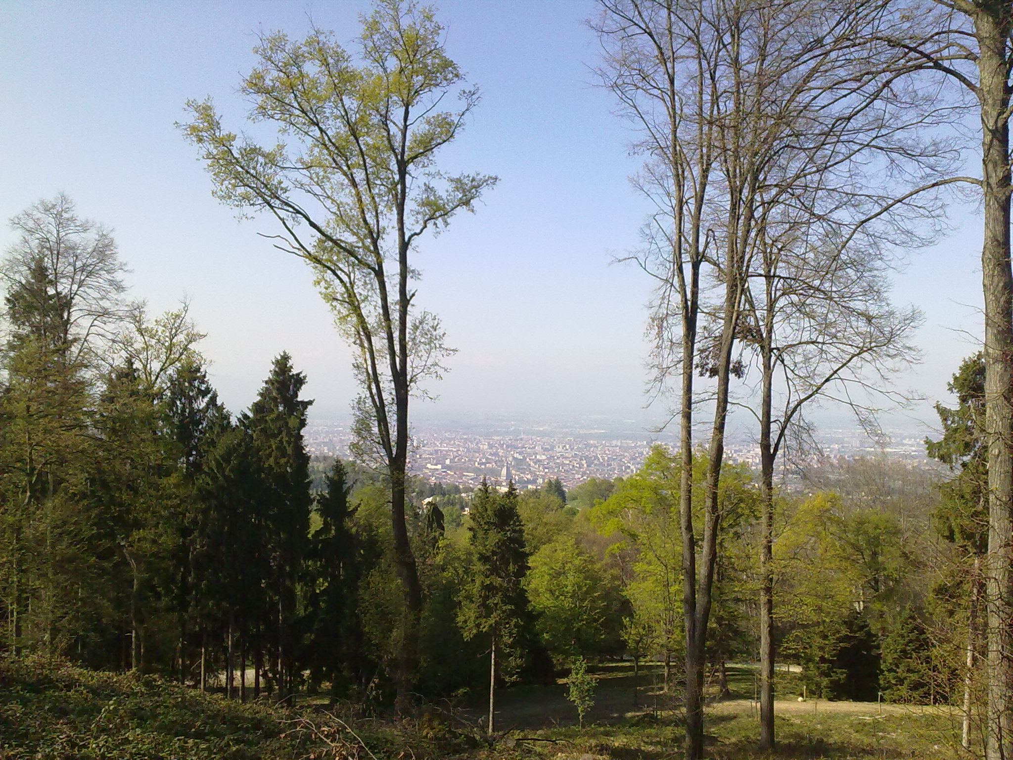 La vista sulla città di Torino dal parco della Rimembranza
