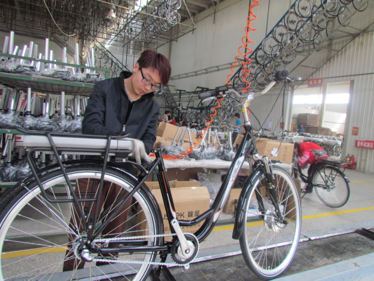 ci sono molte biciclette in vendita traduzione inglese